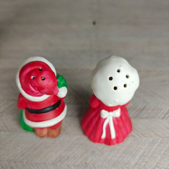 Vintage Russ Berrie Holiday Spice Santa & Mrs. Claus Salt & Pepper Shakers Set - Picture 5 of 7